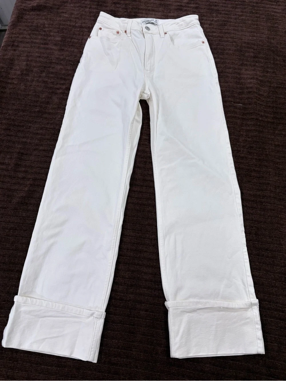 Abercrombie Curve Love 90s Relaxed Ultra High Rise White Cuffed Jeans 26